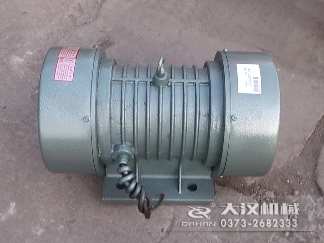 VB振動(dòng)電機(jī)的選型要根據(jù)所匹配產(chǎn)品需要的激振大小，進(jìn)行選擇。