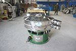 1000型三次元振動篩，產量可達1100kg/h。